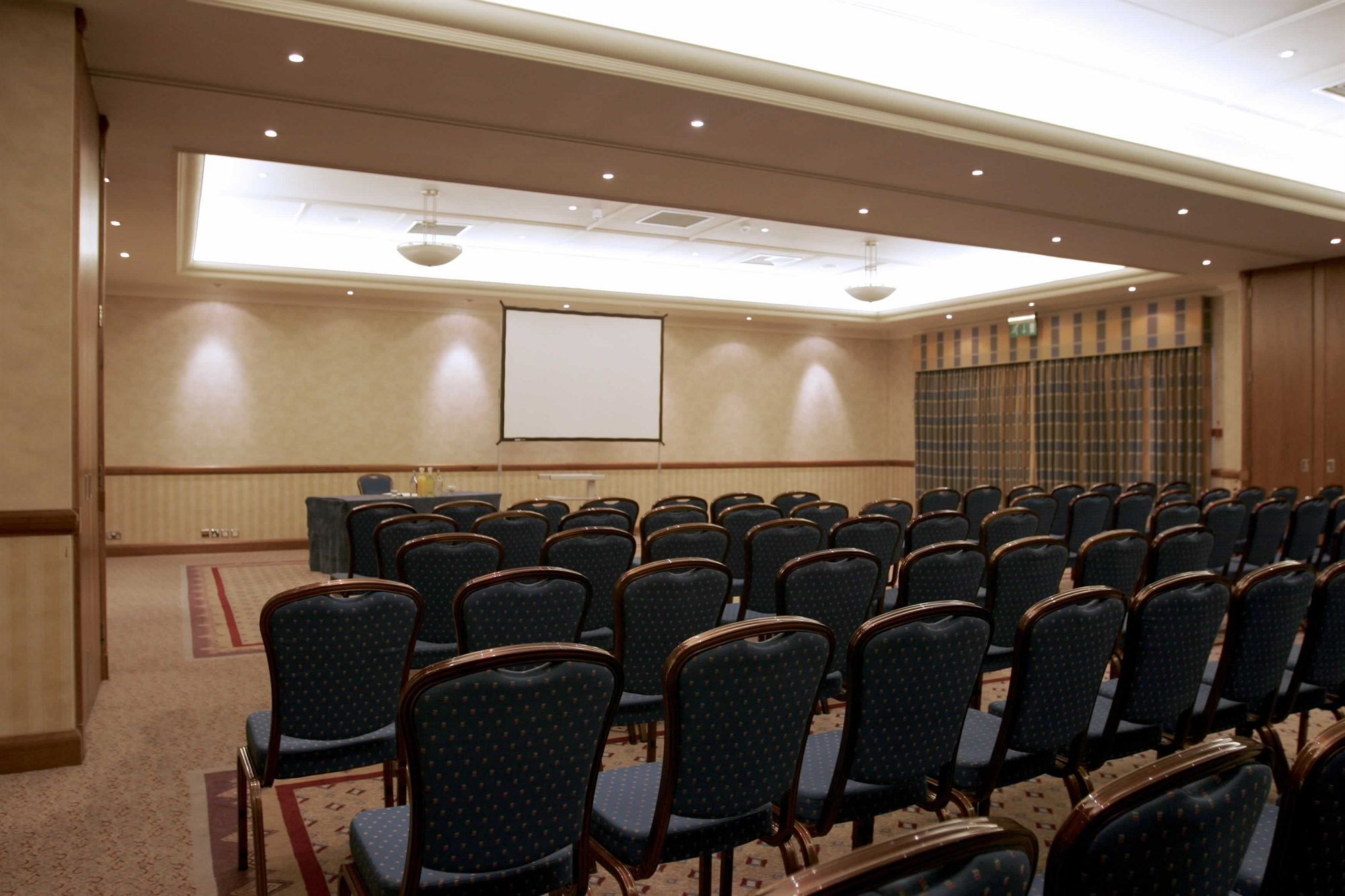 Apollo Hotel Basingstoke Exterior photo